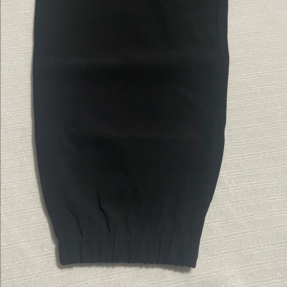 Halara Black Cargo Jogger Pants with Belt - Picture 4 of 6